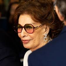 El fiestón de Sophia Loren por su 90º cumpleaños: actuaciones de Sting y  Laura Pausini, emotivo discurso de su hijo Edoardo Ponti y un brindis por  el amor | Vanity Fair