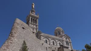 Elle est située à marseille, entre les quartiers du roucas blanc, d'endoume et de vauban, sur un piton calcaire de 149 mètres. History Of Notre Dame De La Garde In 60 Seconds