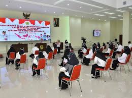Baru baru ini kementerian panrb melalui akun sosial medianya telah mempublikasikan alokasi formasi. Asyik Sk Cpns Formasi 2019 Sudah Dibagikan Ternyata Ada Dua Cpns Yang Mundur Sukoharjonews Com