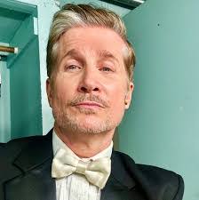 Mickey Shell's Instagram, Twitter & Facebook