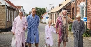 Flx representerar regissörerna johan rheborg, tova magnusson, bill schumacher, michael lindgren, niclas carlsson och måns herngren. Solsidan Slar Publikrekord