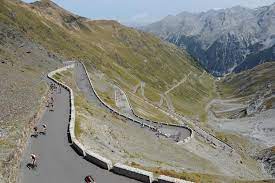 Si on veu etudier la cadence optimim de pedalage en triathlon il faut aussi regarder la frequence du pas en course a pied qui peut etre varie du simple au double selon la taille et la distance. 10 Conseils Pour Monter Un Col En Velo Cyclisme Route