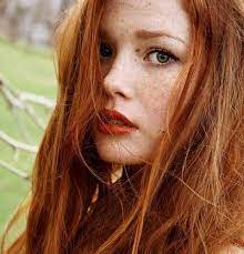 Hanno infuocato le tendenze capelli 2022 con i loro riflessi caldi e vivaci: Capelli Rossi 2017 Foto 29 46 Stylosophy