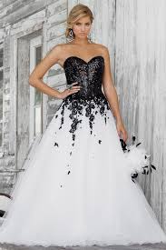 Black And White Ball Gown With Sleeves 30 Beautiful Red And White Ball Gown Wedding Dress Best Inspiration Black White Wedding Dress White Ball Gowns Casual Wedding Dress