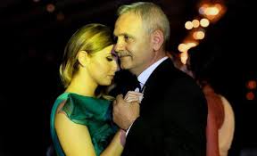 Iubita domnului dragnea nu stiu sa fi fost in conducerea partidului dar am inteles ca era permanent acolo, ba chiar lua decizii, dadea dispozitii. Irina TÄnase Iubita Lui Liviu Dragnea Fotografia Care A FÄcut SÄ VuiascÄ Internetul