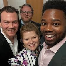 🍻 Raise a glass to the ultimate night out! 🎶 @choirofmanusatour is  pouring into Dallas for one night only! Set inside the world's best pub,  this Olivier Award–nominated smash hit delivers 90