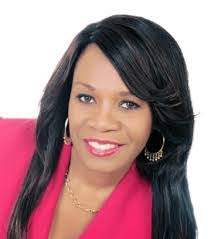 Elsa Snell's Instagram, Twitter & Facebook