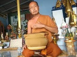 มีข้อมูล ในประวัติศาสตร์หลากหลายแตกต่างกัน เป็นปุจฉาว่าตอนที่ บุญเพ็ง ลงมือสังหารหั่นศพนั้น บุญเพ็งยังครองจีวรเป็นพระ. Mcmiwlxrne Ahm