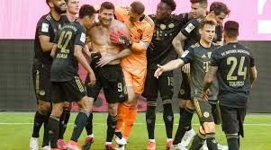 Damit ist er neu alleiniger rekordhalter. 41 Saisontore Lewandowski Verbessert Rekord In Der Nachspielzeit Sky Sport Austria