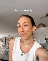 📸 15 FREE SUMMER PRESETS made by yours truly 💛⁣⠀ ⁣⠀ I'm not kidding when  I say I probably get asked about my editing style once a day. While I plan  on