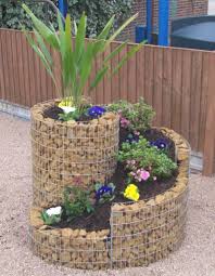 25 Deko Ideen Fur Den Garten Vertical Garden Diy Rock Garden Landscaping Unique Garden Decor