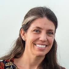 Kelly Faber's Instagram, Twitter & Facebook