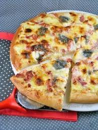 Pizza Lardons Chevres Et Miel Recettes De Cuisine Recette Chevre Pizza Chevre