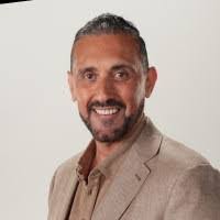 Luis Pascual's Instagram, Twitter & Facebook