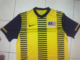 Ular yang dilihatnya kelmarin berwarna hijau daun. Jersi Bola Malaysia Untuk Di Jual Jutawan Iklan