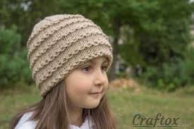 Easy Beanie Knitting Pattern Free A Beautiful Actical Hand Knitted Hat It Will Suit A Little Girl Or Older G 2020 Orgu Sapka Bere Modelleri Bebekler Icin Orgu