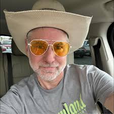 Hey Tamara Cherie Thorpe! I think Carl Meadows needs to make a new holiday  wig!