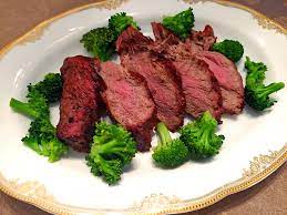 Tender beef fillet is topped with roasted garlic and chive butter and garnished with bay leaves. Chateaubriand Dish Wikipedia