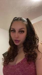 Alyssa Kastner's Instagram, Twitter & Facebook