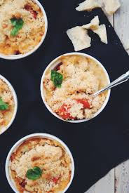 Crumble Aux Tomates Coeur De Boeuf Basilic Et Parmesan Meg Cook Crumble Tomates Recettes De Cuisine Recette
