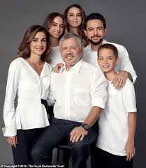 The daughter of a palestinian couple, her father being from tulkarm in the west bank, she. Queen Rania Of Jordan Releases A Stunning Photo To Wish Fans A Happy New Year Daily Mail Online