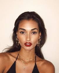 Danielle Hoaglund's Instagram, Twitter & Facebook