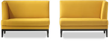 Perancang setuju bahwa sofa sudut adalah solusi terbaik untuk ruang tamu, terutama jika berukuran kecil. Polo Dining Sofas Jab Furniture