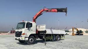 Bus makers in japan(hino, isuzu, nissan, toyota, mitsubishi) produce more than 100,000 buses every year for japan's domestic and export markets. 2019 Hino 2827 500 6x4 Flatbed Truck W Crane Dubai Uae Auction 29 30 June Youtube