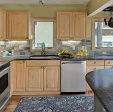 .backsplashes with oak cabinets,kitchen backsplashes with white cabinets,kitchen glass backsplashes,pictures of kitchen backsplashes, with resolution 1024px x back to: 7 Kitchen Backsplash Ideas With Maple Cabinets That Do It Right