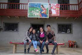 La primera dama de la nación, lilia paredes y sus tres hijos viajan a lima para participar en la. Esposa E Hijos Del Presidente Electo Pedro Castillo Llegan A Lima Noticias Agencia Peruana De Noticias Andina