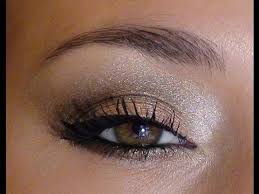Pour un maquillage des yeux marron, vous devez jouer avec les bonnes couleurs. Maquillage De Soiree Simple Retour Aux Bases Maquillage Soiree Maquillage Noel Yeux Maquillage Soiree Yeux Marron