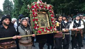 Κυριακή 15 αυγούστου σήμερα και είναι μία από τις μεγαλύτερες γιορτές της ορθοδοξίας, η κοίμησις της θεοτόκου. Eortologio Koimhsh Ths 8eotokoy Poioi Giortazoyn Shmera Kyriakh 15 Aygoystoy Eretikos Gr