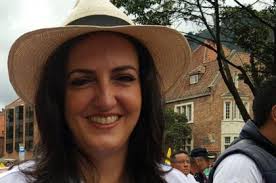 Cabal, una politóloga de la universidad de los andes, nació en la tradicional familia vallecaucana que fue durante más de un siglo dueña del ingenio azucarero pichichí. Hijos De Santos Le Contestaron A Maria Fernanda Cabal En Twitter