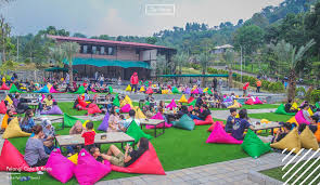 Ruang multifungsi dapat digunakan untuk meeting, karaoke, private party atau clubbing, posisi tertinggi diatas. Pelangi Cafe Resto Fotos Facebook