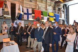 Hms defender a type 45 class destroyer and hnlms eversten a de zeven provinciën class frigate are conducting a visit in istanbul before proceeding to the black sea as advertised by… Grspqfwza2bnom