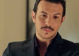 أمل عرفة، باسل خياط، خالد تاجا، عبد الهادي الصباغ، وفاء موصللي، وفيق الزعيم، صبا مبارك، منى واصف. Ø¨Ø§Ø³Ù„ Ø®ÙŠØ§Ø· ÙŠÙˆØ§Ø¬Ù‡ ÙŠØ³Ø±Ø§ ÙÙŠ Ø­Ø±Ø¨ Ø£Ù‡Ù„ÙŠØ© Ø§Ù„Ù…ØµØ±ÙŠ Ø§Ù„ÙŠÙˆÙ…