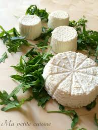 Scegli il latte che preferisci tra quello vaccino, di pecora, di capra, di riso o altri. Primo Sale E Ricotta Fatti In Casa Senza Caglio Ma Petite Cuisine