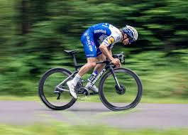 The frenchman dusted himself off from a fall to claim the first yellow jersey. First Look At The Specialized Tarmac Sl7 Road Bike
