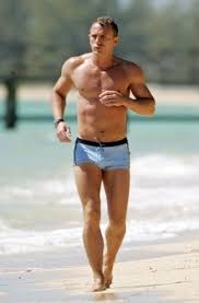 Craig would usually spend 45 minutes to an hour in the gym per day, 5 times … Daniel Craig Workout Wie Du 14 Kilo Ohne Diat Abnimmst