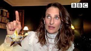 Cinq ans après les débuts de la série, camille cottin, l'interprète d'andréa martel, revient avec nous sur l'aventure dix pour cent. Camille Cottin Climbed Kensington Palace S Gates For Prince Harry The Graham Norton Show Bbc The Global Herald