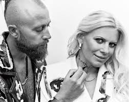 Poznali się na festiwalu, pobrali po dziesięciu latach. Maria Sadowska i  Adrian Łabanowski świętują 6. rocznicę ślubu