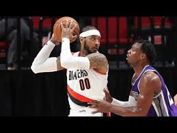Carmelo is married to disc jockey, television personality, and actress la la anthony, with whom he has a son. Carmelo Anthony Brings Back Braids With Sick Dirk Fadeaway Blazers Vs Kings Ferro Youtube