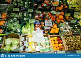 Aber auch in form von marmelade, kompott oder tomatensoße werden sie selten verschmäht. Soest Deutschland 17 Dezember 2018 Frische Obst Und Gemuse Auf Regal In Geschlagenem Supermarkt Redaktionelles Stockfoto Bild Von Frisch Blau 142374353