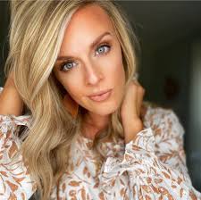 Chelsea Curtis's Instagram, Twitter & Facebook