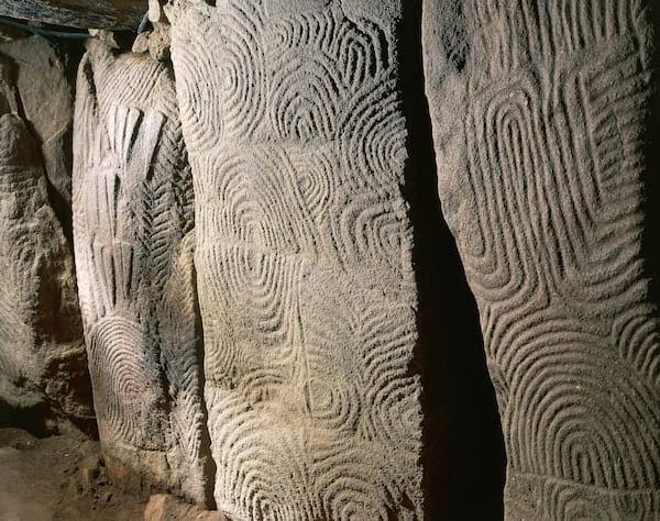 Sixtine du Néolithique» : les lignes du cairn de Gavrinis, entre  interprétations et archéologie – Libération