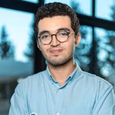 Interested in securing a spot at the prestigious HEC ? This is for you.  We've written our ultimate insider guide to HEC Paris so you can: