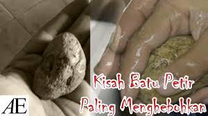 Kepada ponari, poppy menanyakan perihal kehidupan bocah yang terkenal memiliki batu ajaib yang bisa menyembuhkan penyakit itu. Kisah Batu Petir Ponari Yang Dulu Menghebohkan Youtube