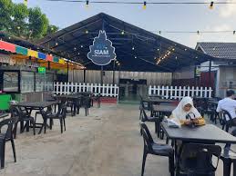 Geliat keramaian di simpang lima ini memang baru terasa pada pukul 17.00 wib. Wanderlust Dj Restoran Siam 2 Kota Bharu Kelantan