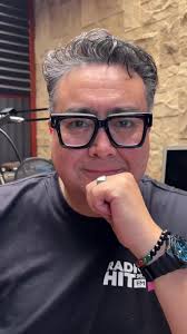 🎶 Te contamos un poco sobre los Pet Shop Boys 🎶 De la mano de Javier  Montalvo, recordamos algunos de los temas más icónicos de esta legendaria  dupla del synth-pop británico, que marcaron una época. 🎧 ...