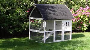 Dass die hühnerhaltung im wohngebiet möglich ist, liegt daran, dass hühner zu den kleintieren zählen und somit in jeden garten einziehen dürfen. Huhnerhaltung Im Garten Diese Gesetze Mussen Sie Kennen